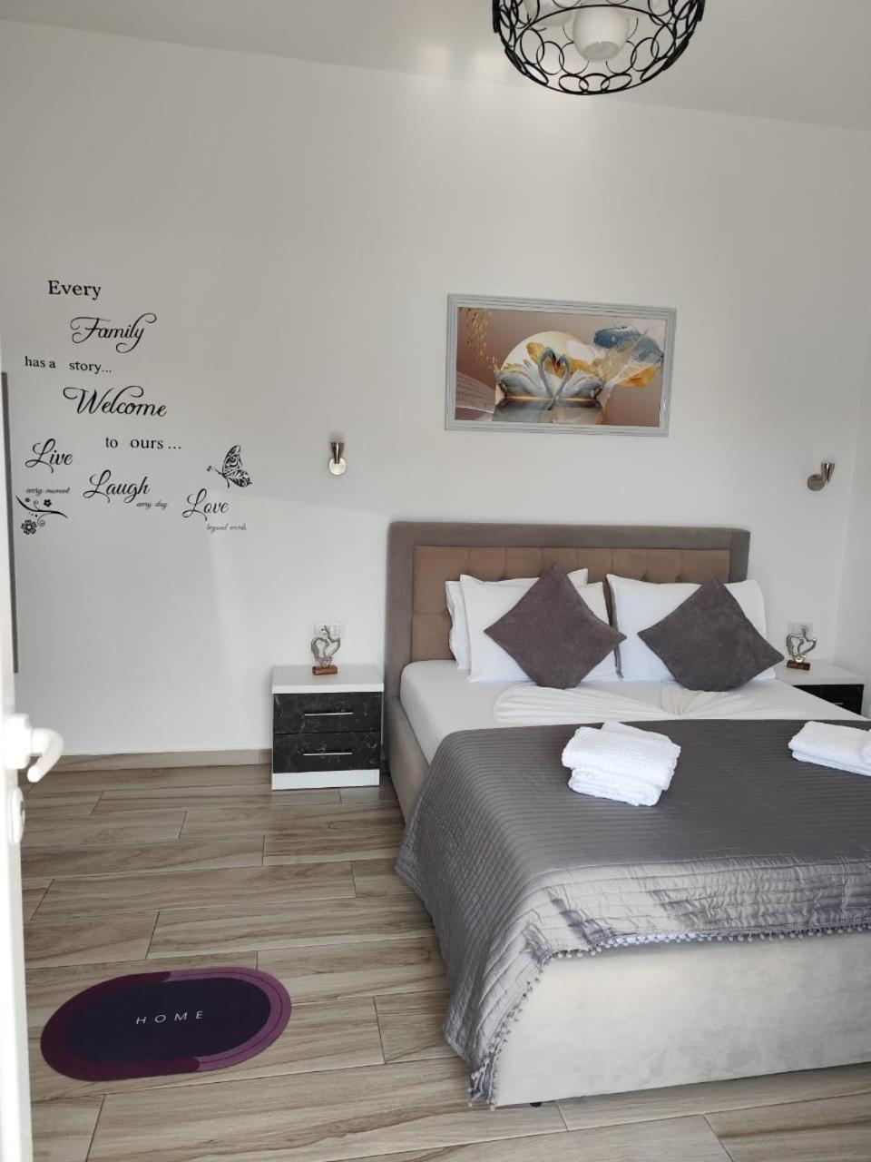 M&j Apartment *
