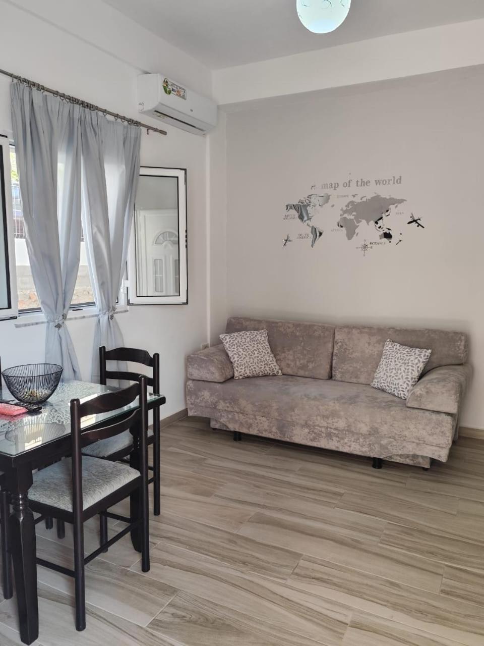 M&j Apartment *